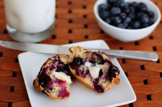 amazignly-blueberry-ey-blueberry-muffins-1