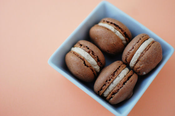 chocolate-macarons-with-espresso-buttercream