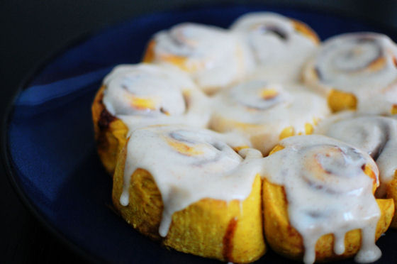 pumpkin-cinnamon-rolls