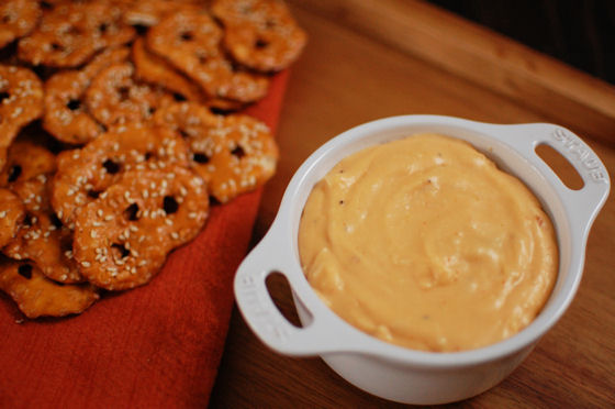 Roasted Garlic And Sriracha Cheese Dip